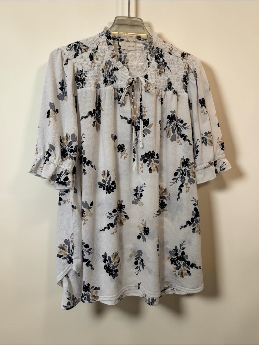MELLODAY White Floral Smocked Tie Neck Blouse